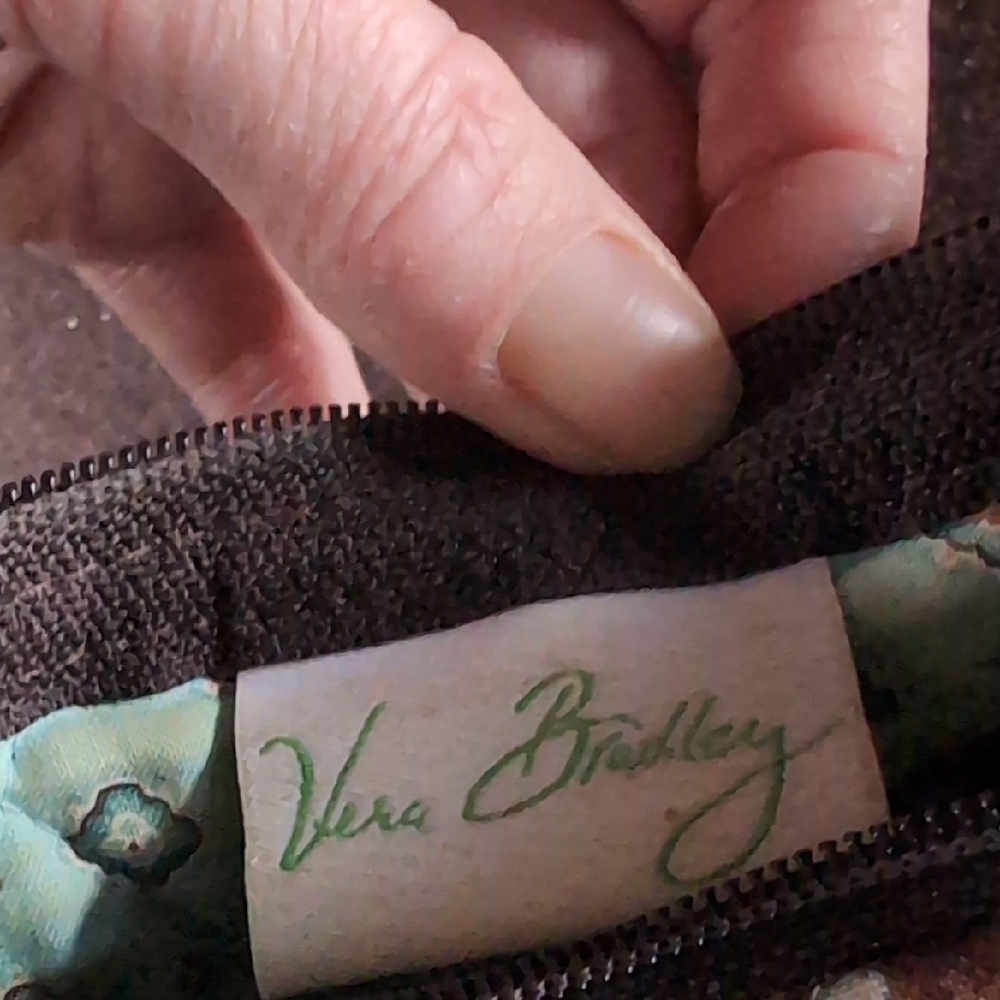 Vera Bradley Makeup Bag - Picture 4 of 5
